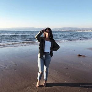 Light wash straight leg mom jeans